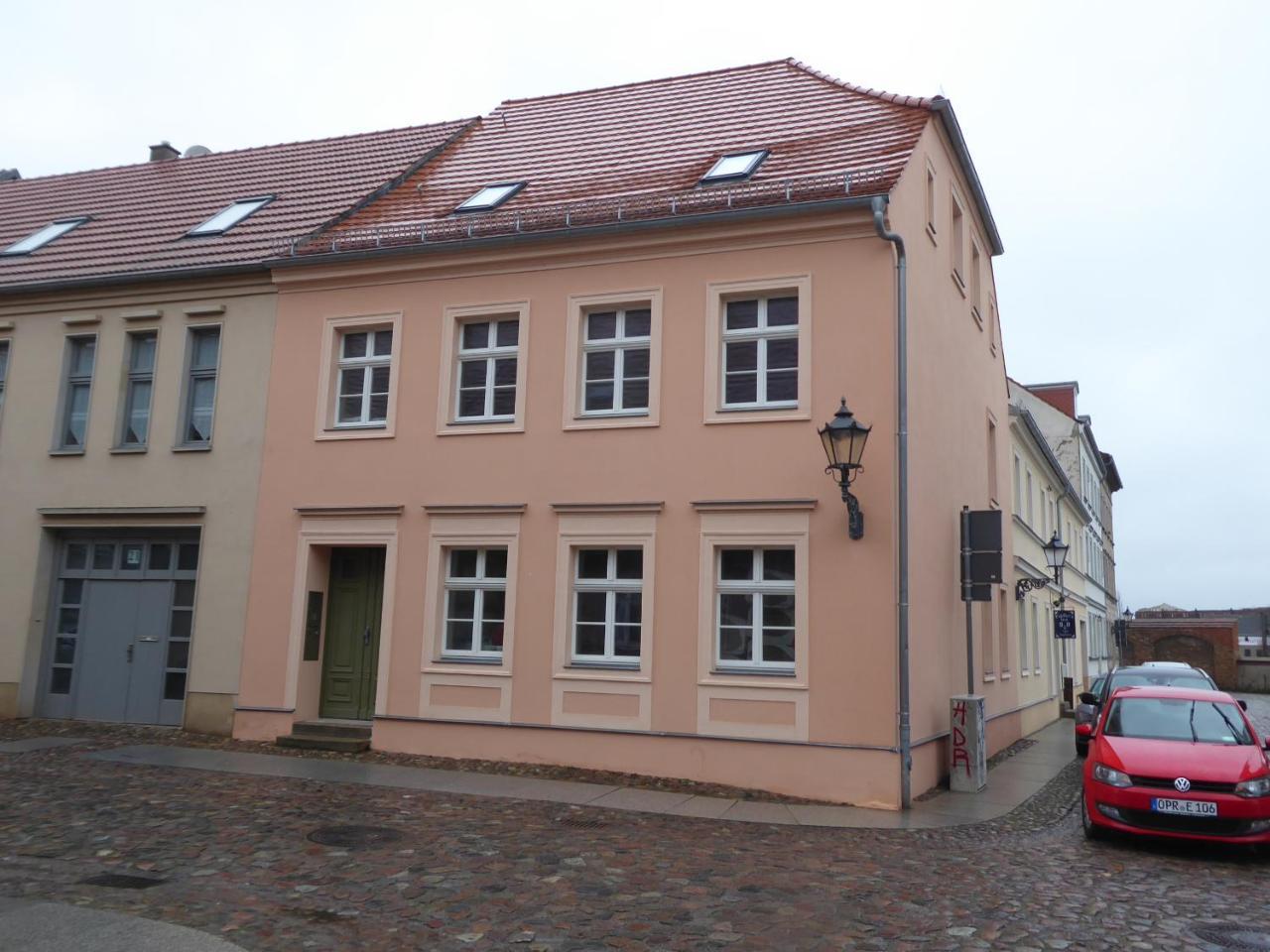 Altstadt-Ferienwohnungen Нойруппін Екстер'єр фото